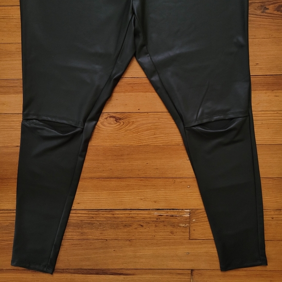 NWT Torrid Open Knee Black Faux Leather Pants Plus Size 2X - Picture 6 of 11